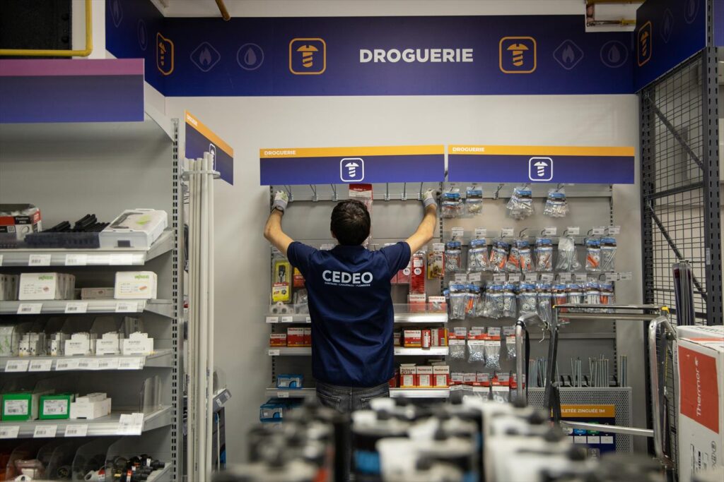 photo agence Rexel distributeur installations chauffage électricité plomberie sanitaire salle de bains