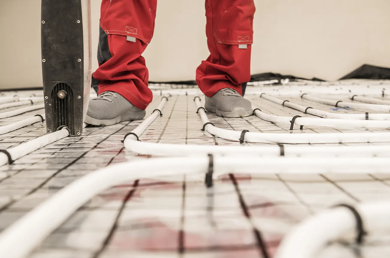 photo plancher chauffant de la pose sur chantier travaux