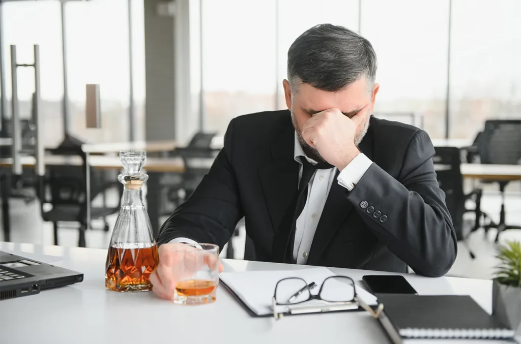 alcool au travail addiction salarié fatigue boit de l'alcool au bureau