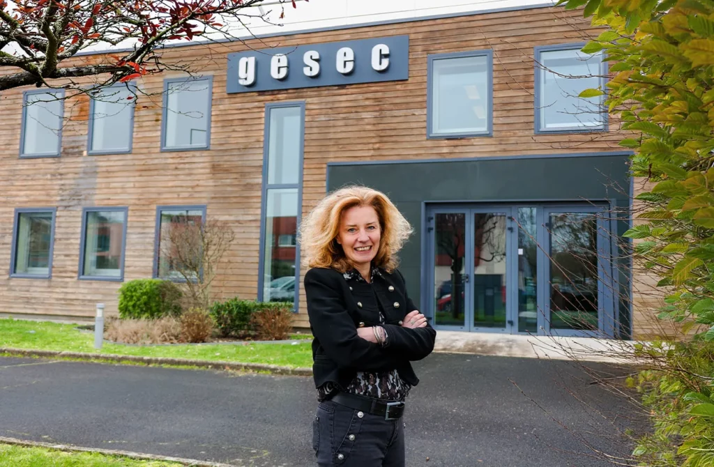 photo Ingrid De Coene siege devanture bureau Gesec