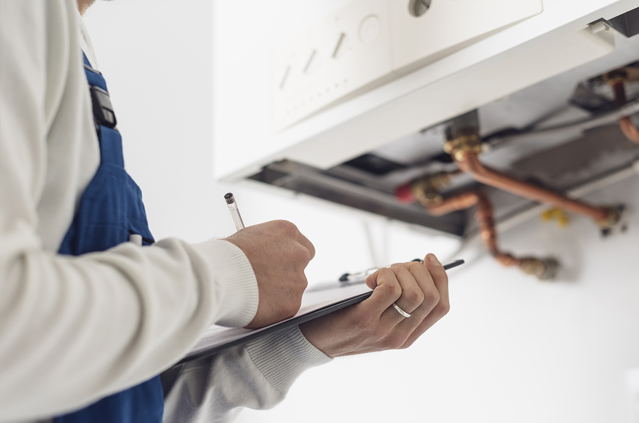 technicien chauffagiste controle check chaudiere